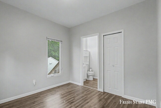 Building Photo - 1266 Clark St
