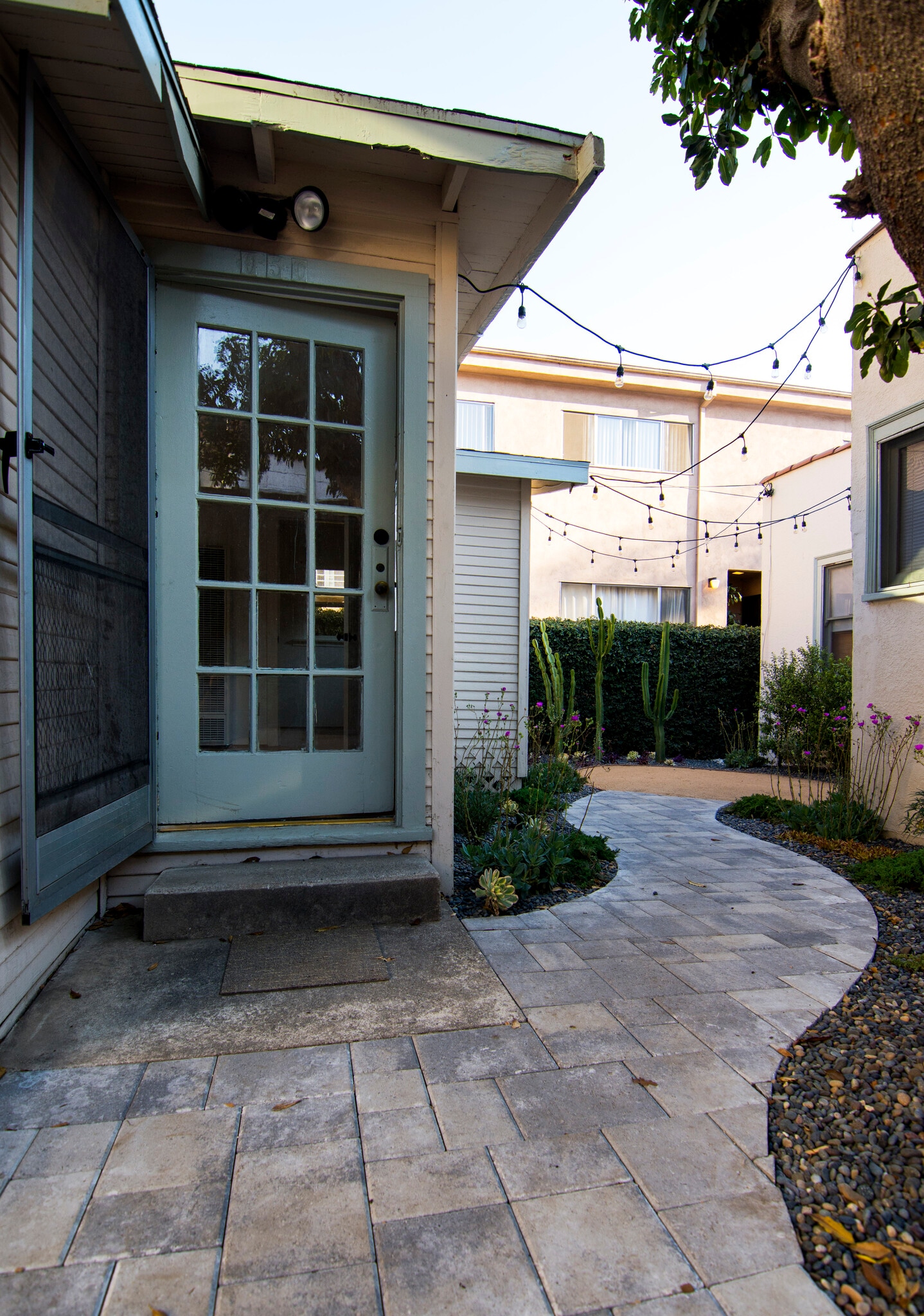 Building Photo - 950 North Hayworth Avenue