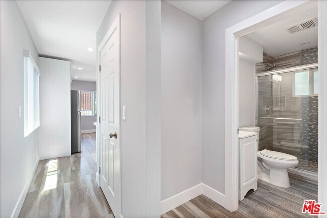 Building Photo - 6652 Orion Ave