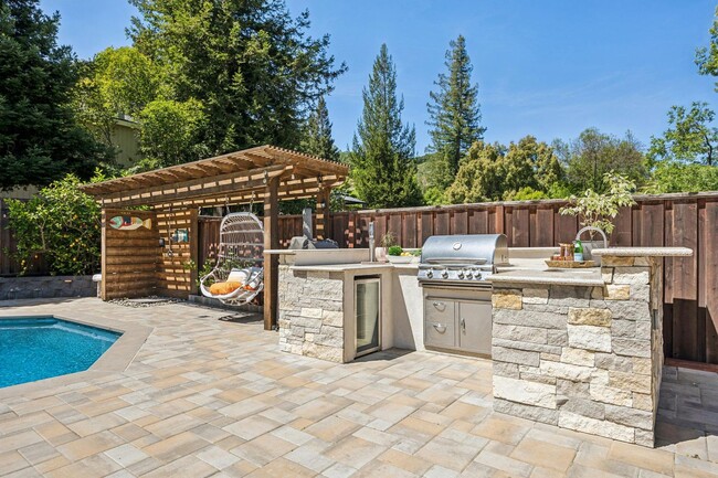 Building Photo - Luxury Single-Level Westside Alamo Home with Saltwater Pool, Spa & Outdoor Kitchen