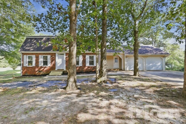 Building Photo - 130 Southwood Ct