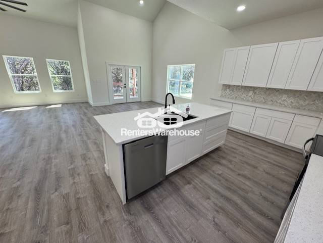 Building Photo - 664 Rolling Hills Dr