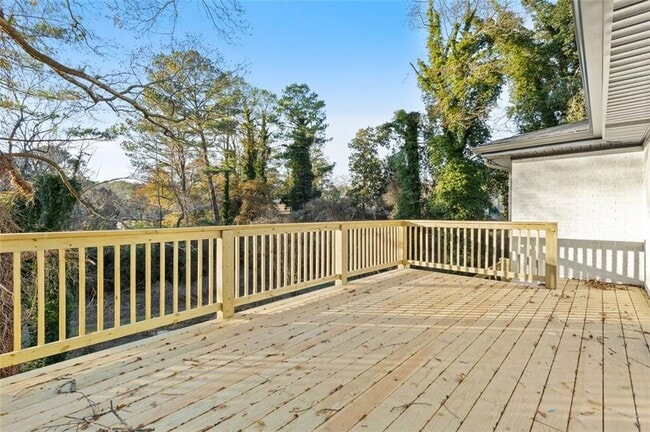 Building Photo - 2241 Glendale Dr