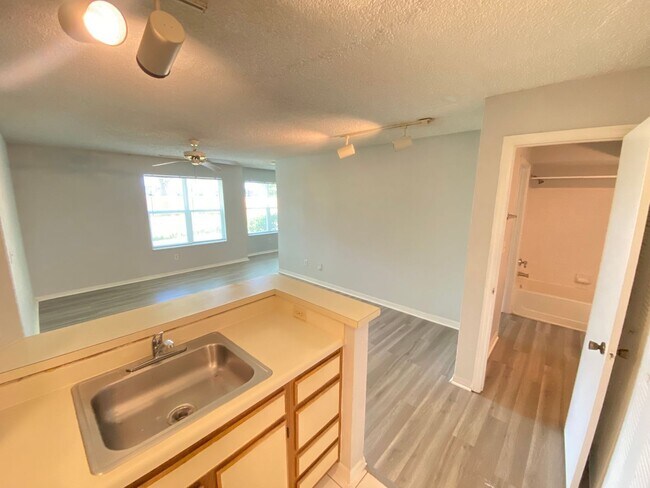 Building Photo - 5701 Gatlin Ave