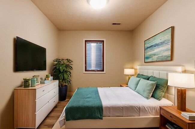 Building Photo - In-Unit Washer and Dryer - Near the river ...