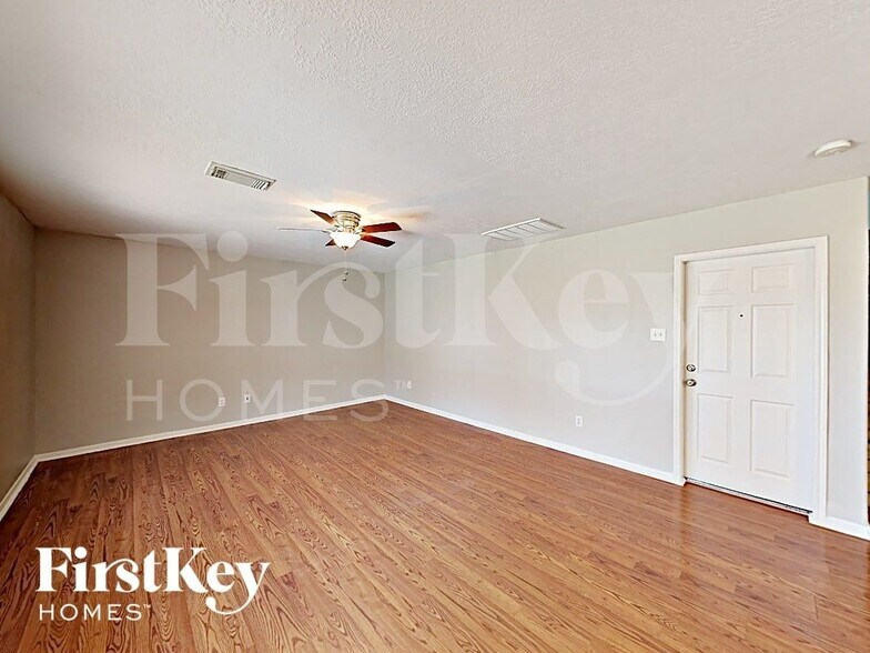 Building Photo - 15207 Green Whisper Dr