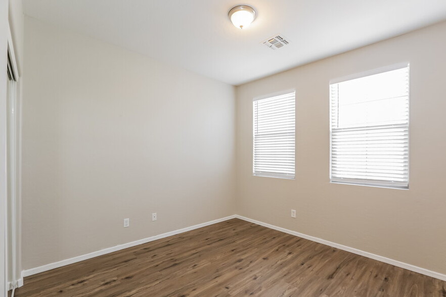 Building Photo - 113 E Windsong Dr