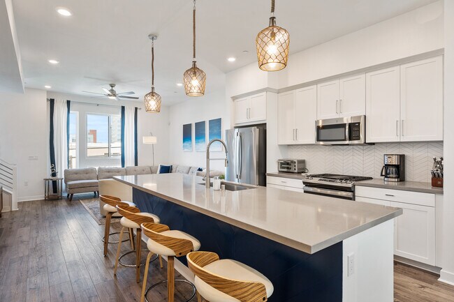 Building Photo - 281 W 8th St