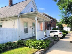 Building Photo - 561 Willard St