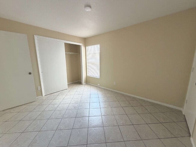 Building Photo - "Charming 2-Bed, 2-Bath Villa Retreat in New Port Richey!"