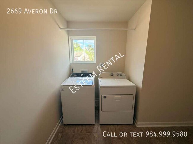 Building Photo - 2669 Averon Dr