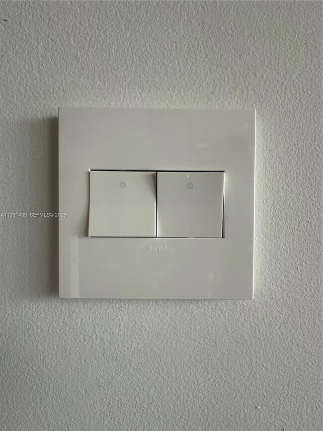 Building Photo - 690 SW 1st Ct