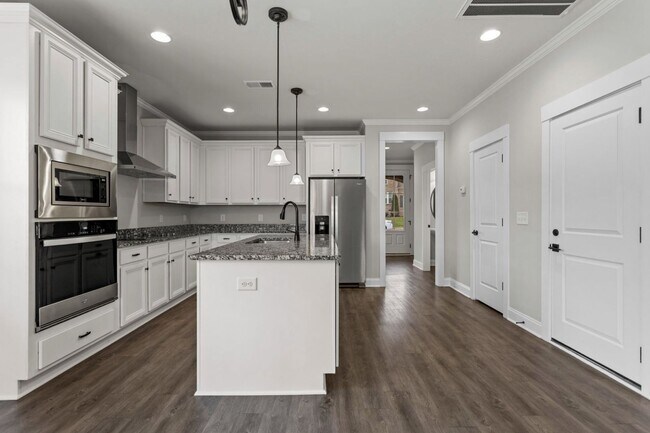 Building Photo - 3BR Home with Bonus Loft & Spa-Inspired Primary Suite