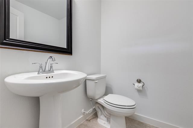 Building Photo - 3925 Cresthill Dr