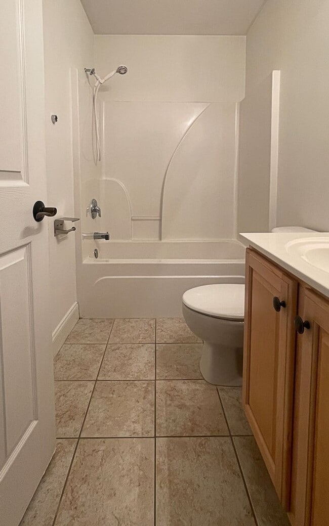 Building Photo - Three Bedroom House with Gated Backyard