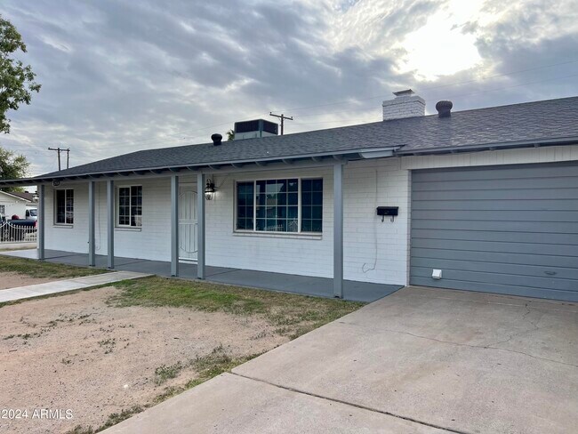 Building Photo - 2914 N 49th Ave