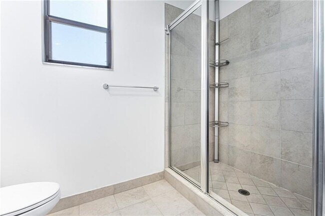 Building Photo - 1616 SW 28th St