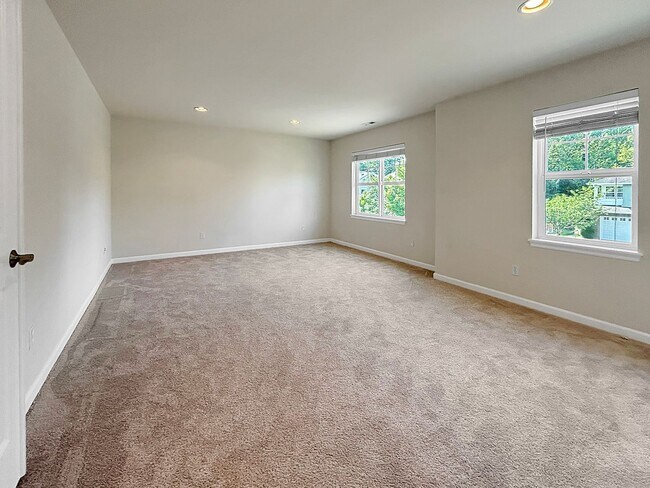 Building Photo - Charming Bothell 4BR Home w/ Bonus, Porch Swing & Private Backyard Awning
