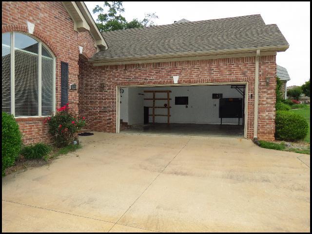 Building Photo - 3153 Stonewall Dr