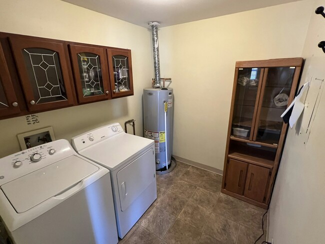 Building Photo - 3147 Skyview Ave