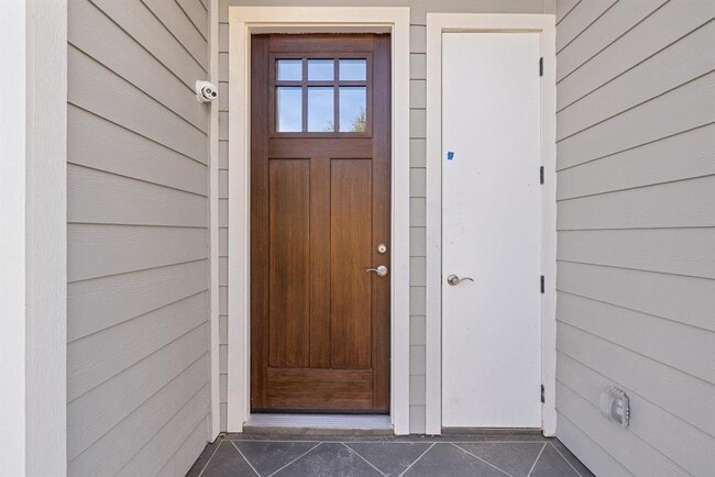 Building Photo - 1702 Cedar Bend Dr