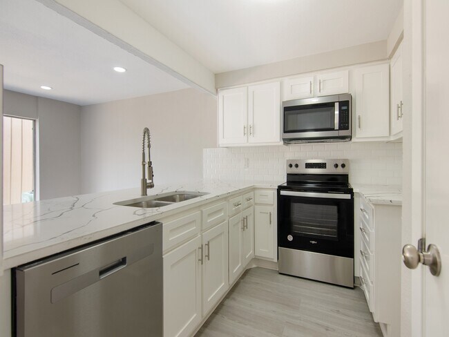 Building Photo - 11624 Village Pl Dr