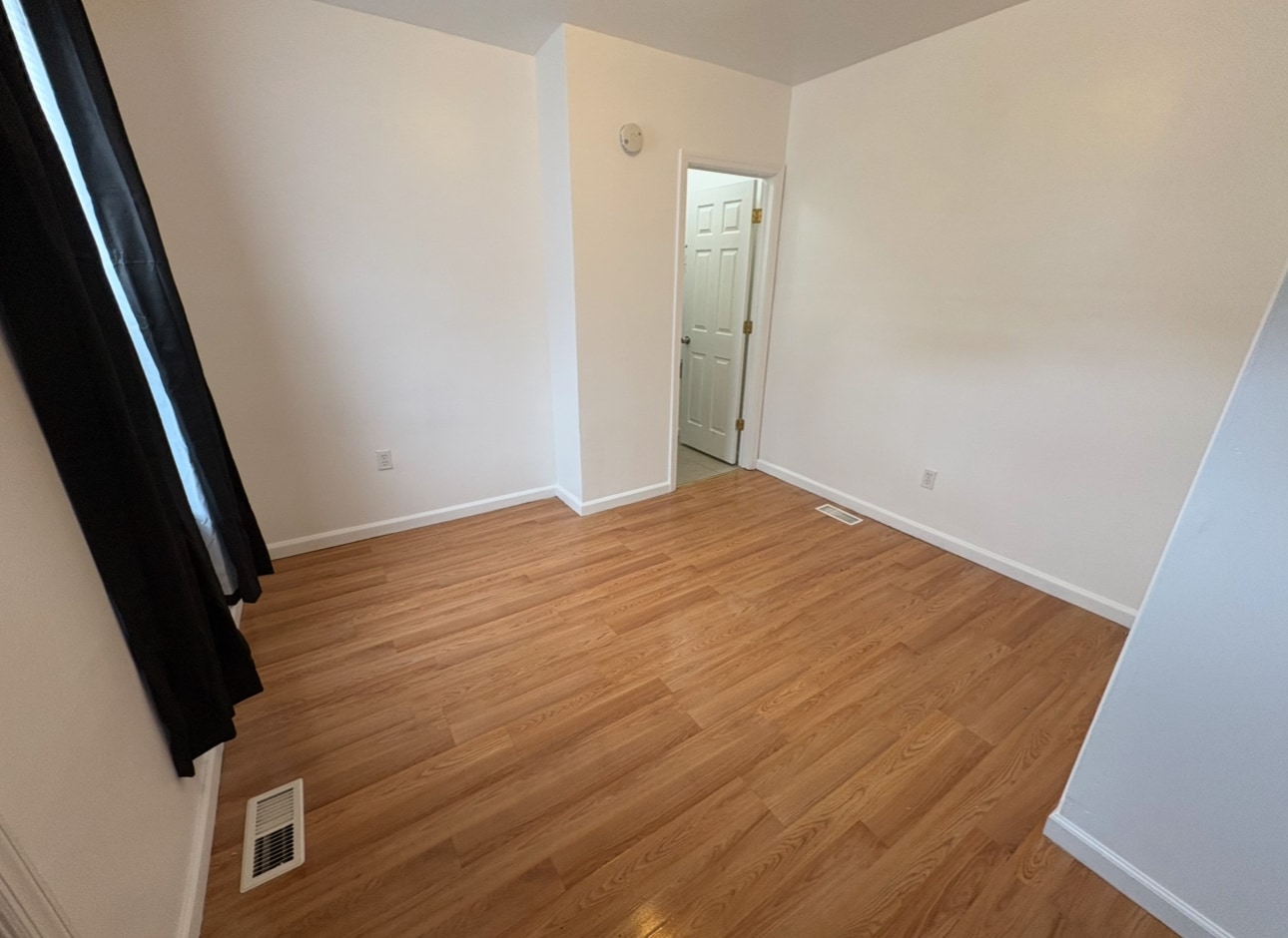 Building Photo - 537 Schiller Ave