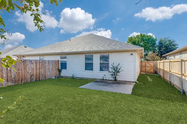 Building Photo - Beautifully Updated Duplex in Crowley!