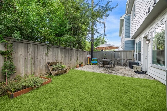 Building Photo - 1504 Callaking Pl