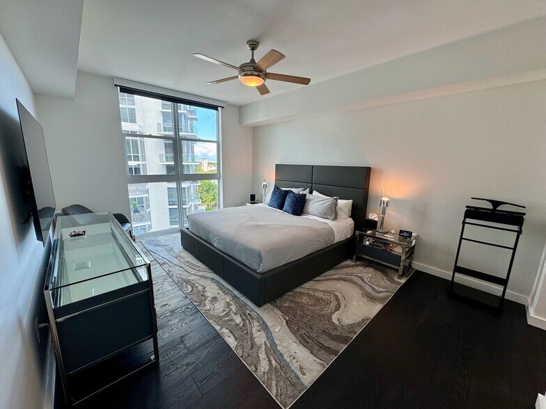 Building Photo - 111 SE 8th Ave