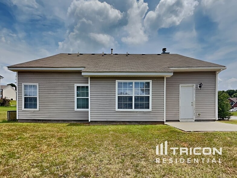 Building Photo - 805 Marcus Ln