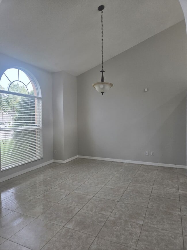 Building Photo - Deerfield - Spacious Home