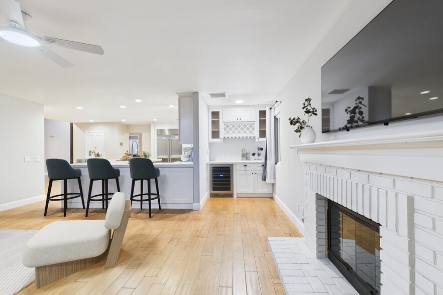 Main House Living Room - 29650 Kimberly Dr