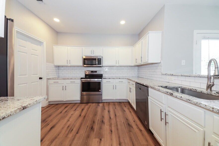 Building Photo - 10237 Nantucket Dr