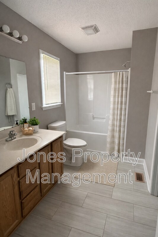 Building Photo - 176 Third Avenue