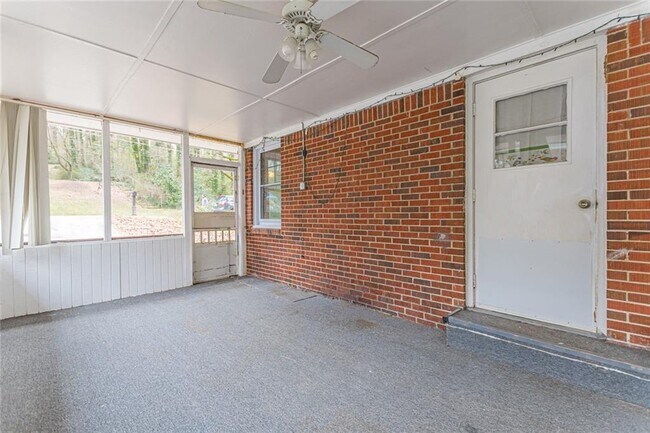 Building Photo - 149 Meadow Park Ln SW