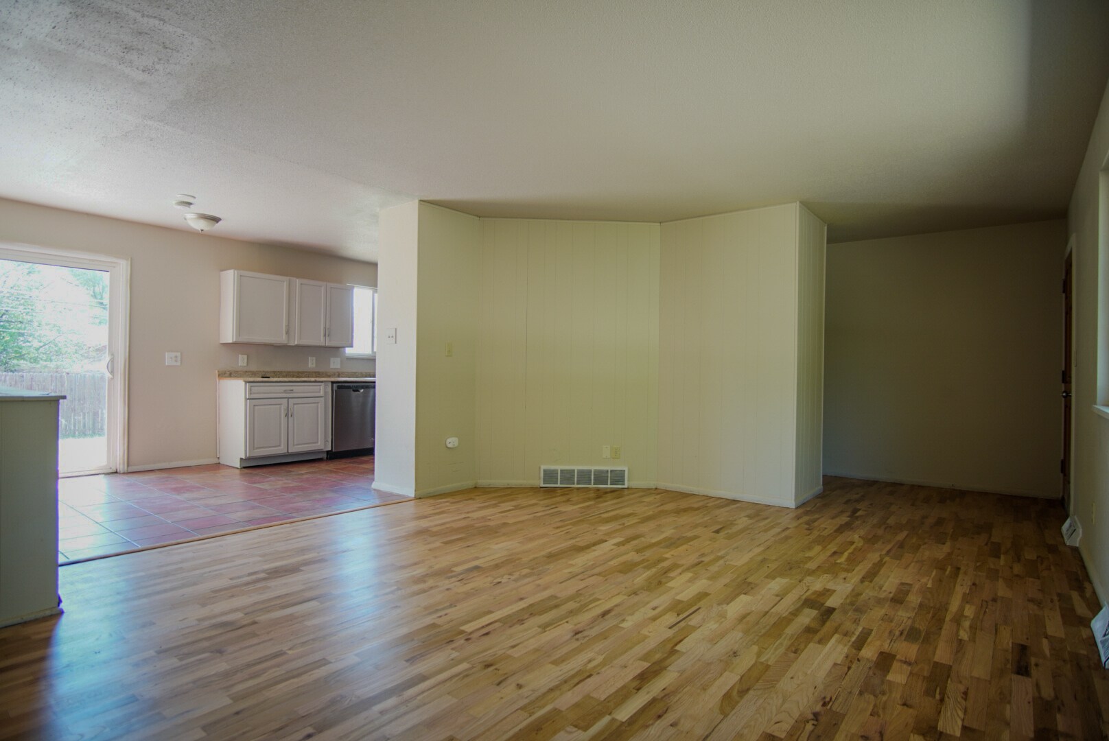 Building Photo - 310 19th Ave