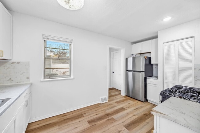 Building Photo - 27151 Farringdon Ave