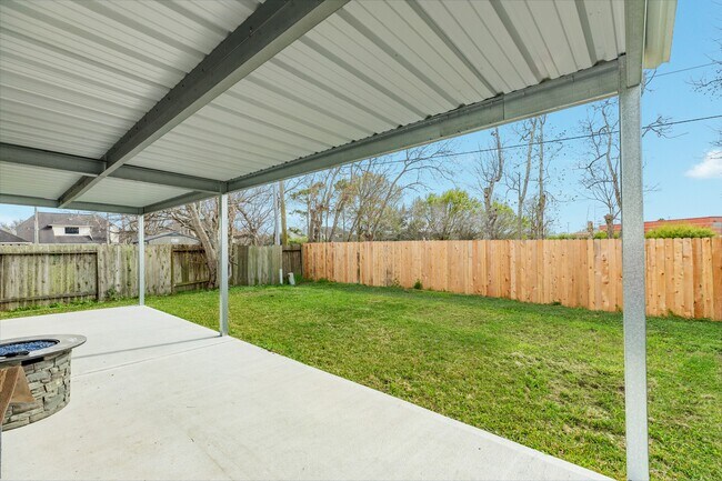 Building Photo - 999 Brady Ln