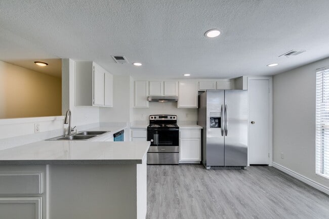 Building Photo - 2 bedroom & 2 bath unit first floor