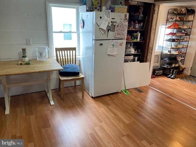 Building Photo - 359 W Main St