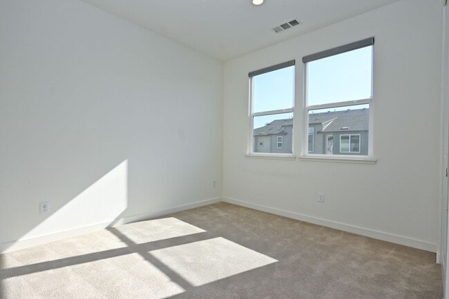 Building Photo - Beautiful Modern 3BR Home in the Heart of Milpitas