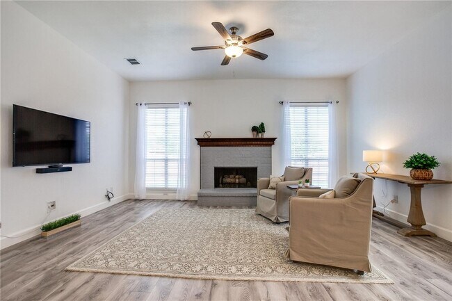 Building Photo - 3306 Ashleaf Dr