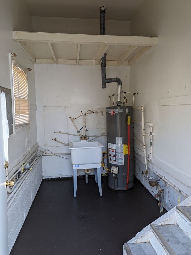 Building Photo - 7501 Lamphere- 3 Bed & 1 Bath FOR RENT