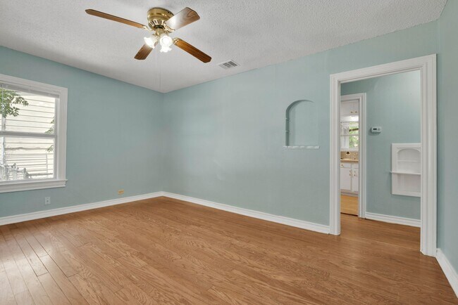 Building Photo - Cozy 2 Bedroom Home in Downtown San Antonio!