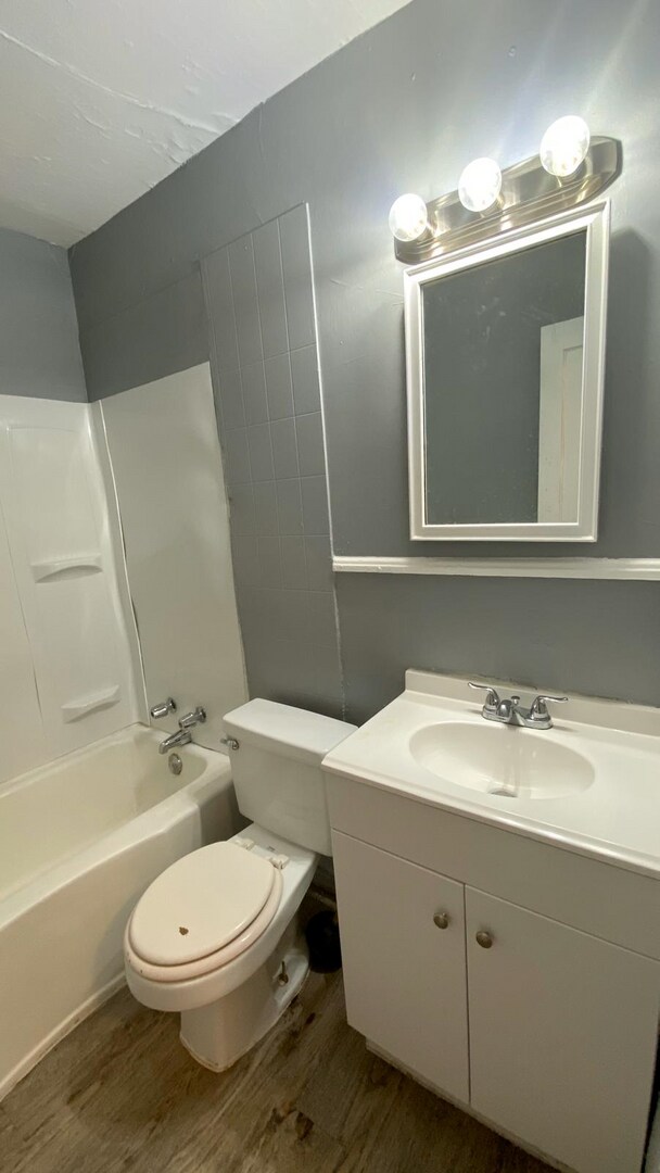 Building Photo - 122 Avenue V