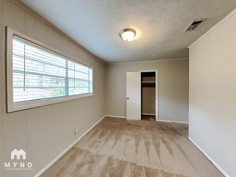 Building Photo - 6242 Green Acres Dr SW