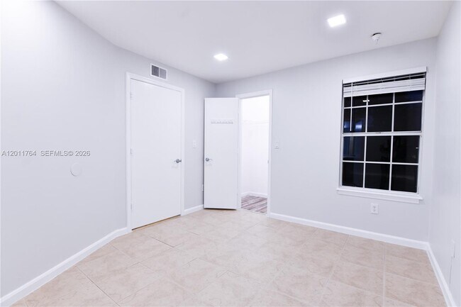 Building Photo - 1011 Crystal Way