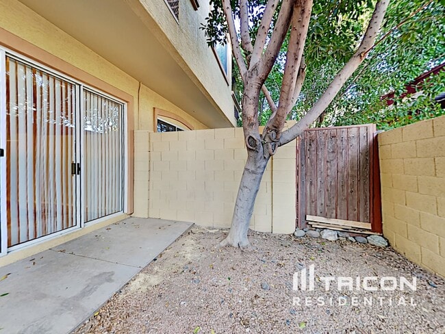 Building Photo - 7528 N 19th Ave
