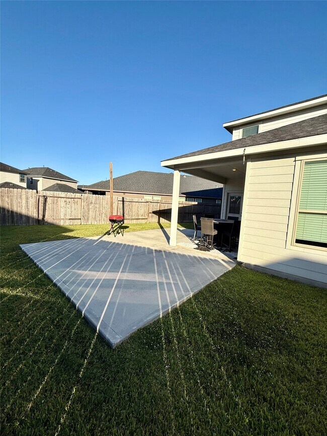 Building Photo - 15402 Sailpoint Ln